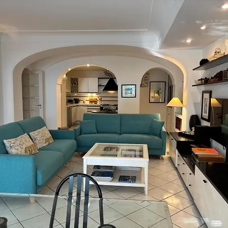 Casa Andrea - With Great Terrace شقة